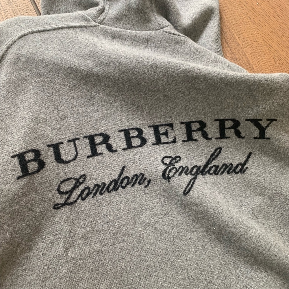 Burberry Carlo Open-Front Poncho in Gray